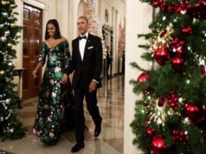 Мишел Обама се маскира като коледна елха
 