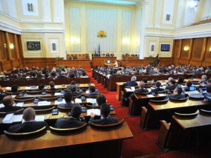 Депутатите приеха промените за почивка след официални празници