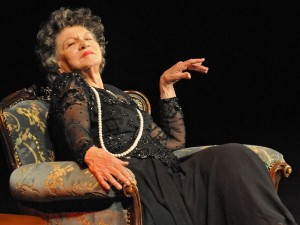 Кралицата на театъра Стоянка Мутафова става на 95
 