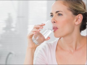 
7 причини да пиете топла вода всяка сутрин

