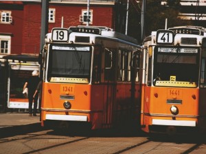 Трамваи се изпреварват насред София