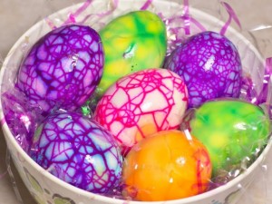 
С какво боядисваме яйцата си? Горчивата истина - оцветителите са само изкуствени

