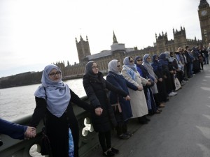 Безумие! Отчаяни мюсюлманки в Лондон спят с непознати, за да спасят брака си