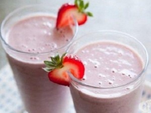Менопауза… борете я с ягоди и бадемово мляко