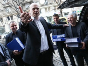 Съдът отряза референдума на Слави
 