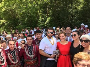 Синът на Никълъс Кейдж учи български в Копривщица
 