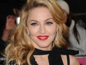 Мадона хлътна по 28-годишен модел
 