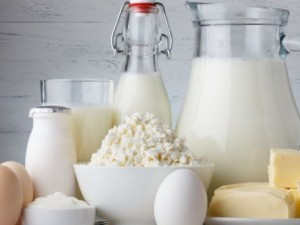 Надуват цените на млечните продукти
 