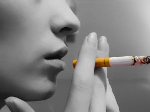 България е с най-много пушещи девойки в света