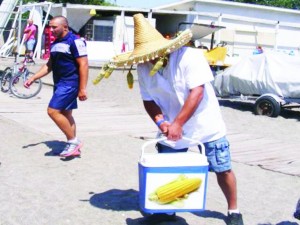 Ужас! Хващаме гъбички от царевицата на плажа
 
