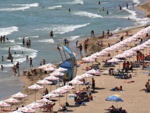 Лекарите бият тревога: Мръсното море зарази половин България с алергии
