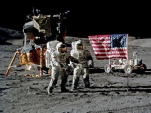 Стъпвали ли са американците на Луната!? Съветник на Тръмп проговори