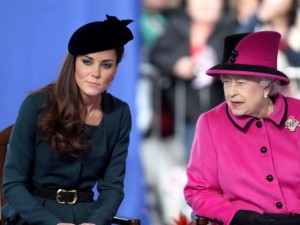 Английската кралица проклела бъдещото си внуче
 