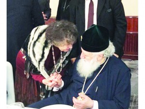 Патриархът почерпи Мутафова с вино