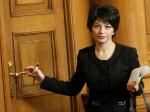Деси Атанасова пропищя от колежки в парламента