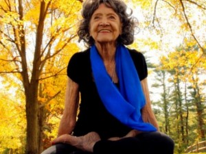 Столетница е най-старият учител по йога в света