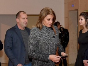 "Първата дама" Десислава Радева да не се прави на Людмила Живкова и да не закача децата ни