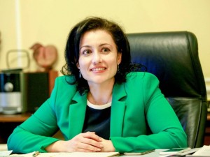 Деси Танева избяга от парламента в провинцията