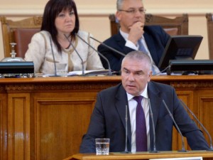 Марешки имитира от видео Главчев в парламента