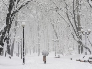 Идат сняг и урагани, живакът пада до –8°! Оранжев код за бурен вятър стяга страната