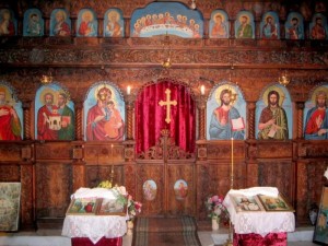 Миро потече от 10 икони в Златарския манастир