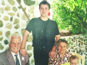 Емил Кошлуков: В затвора учех Доган на английски
 