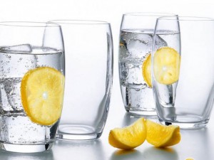 8 чаши вода за сияйно лице
