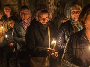 Великденската литургия избавя болни и бездетни
