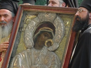 Богородица от Бачковския манастир цери онкоболни
 