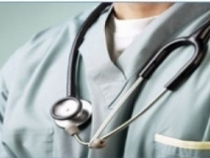 Лекари работят без заплати от април