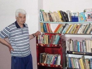 Дядо Дочо откри библиотека във входа на блока