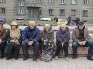 Трима българи работят за 1 пенсионер
