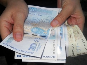 Заплатите скочиха със 115 лв.