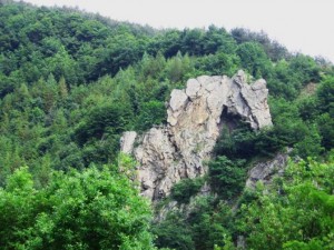 Скали в Родопите убиват иманяри