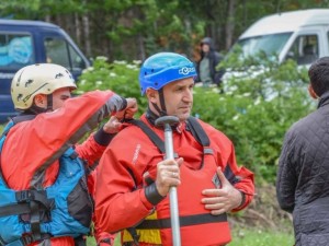 Ген. Деси води президента в пещера 