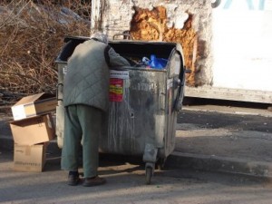 Клошарите превъртат 16 млн. от отпадъци