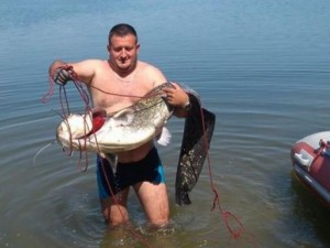 Рибар от Смолян улови гигантски сом
