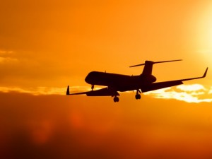 Самолетът по-евтин до морето от колата