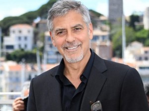 Джордж Клуни закъса с коленете след катастрофа