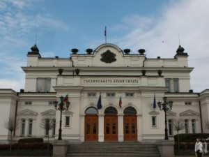 ЦИК иска сградата на парламента