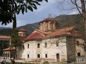 Бачковският манастир осъди паркинг