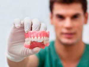 Опасностите на зъбните протези 