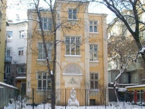 Съдебни спорове спират общината да купи къщата на Яворов