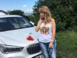Мира Добрева яхна BMW за 100 бона
 