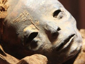 Невероятно: Откриха мумия на извънземно в Египет! Хуманоидът е погребан с големи почести