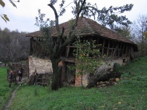 Некадърни политици съсипаха българското село