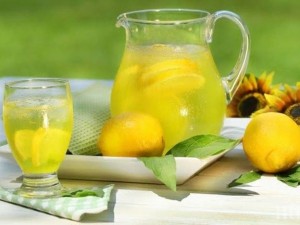 Лимонада с чиа топи по килограм на ден
 