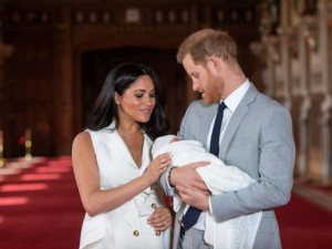 Данъчни погнаха бебето на принц Хари и Меган Маркъл