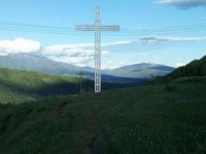 10-метров кръст пази селото на св. Иван Рилски