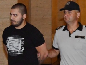 Синът на Боевски остава в ареста
 